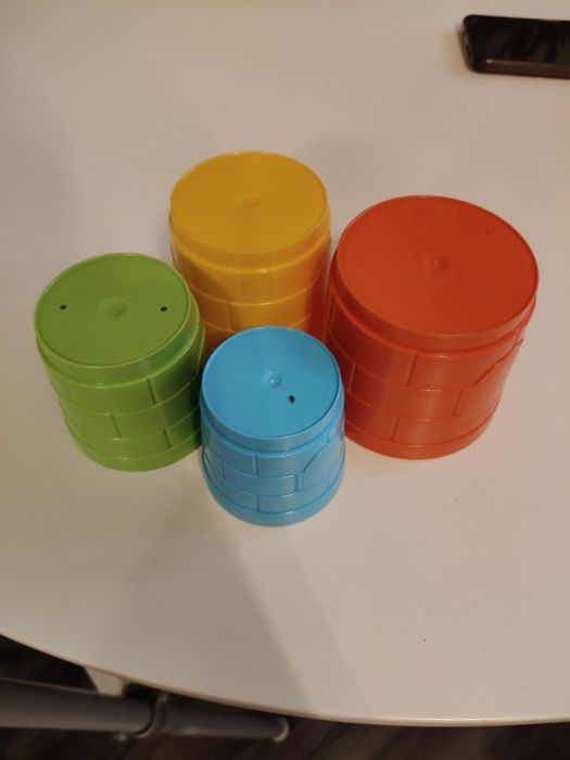 Kubeczki do układania dla dzieci