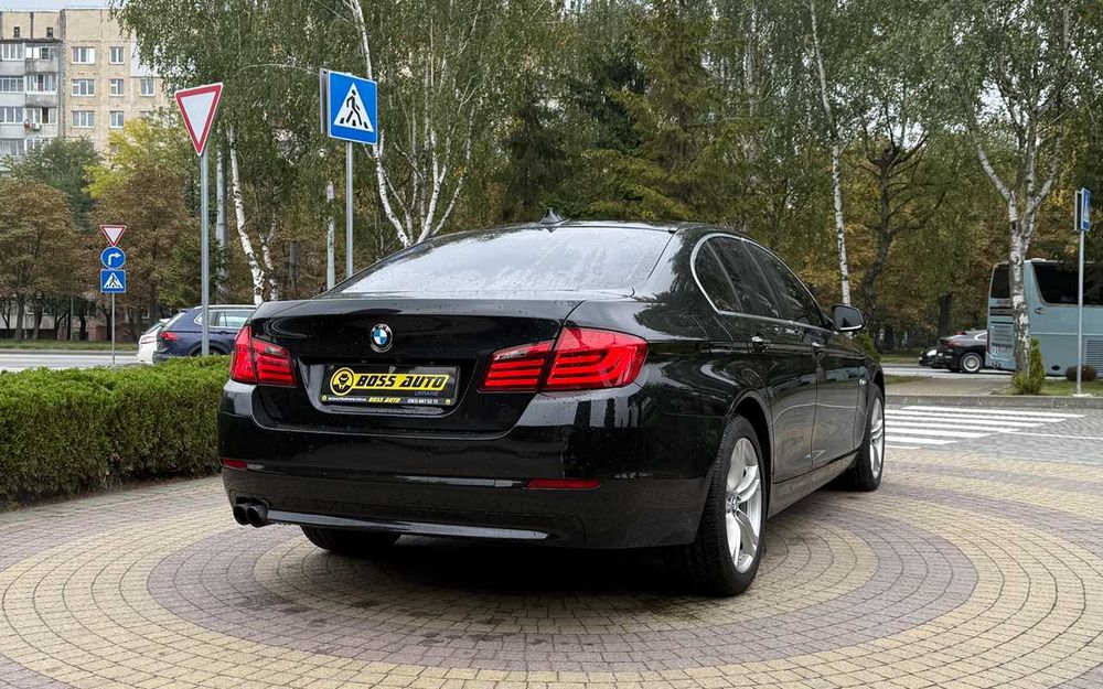 BMW 520I 2012 року