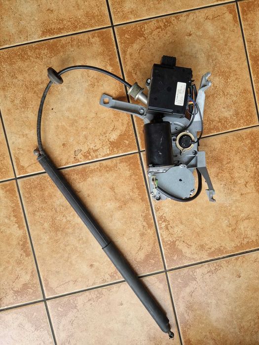 Mechanizm siłownik klapy tył tylnej elektryczny Vectra C kombi Sprawny