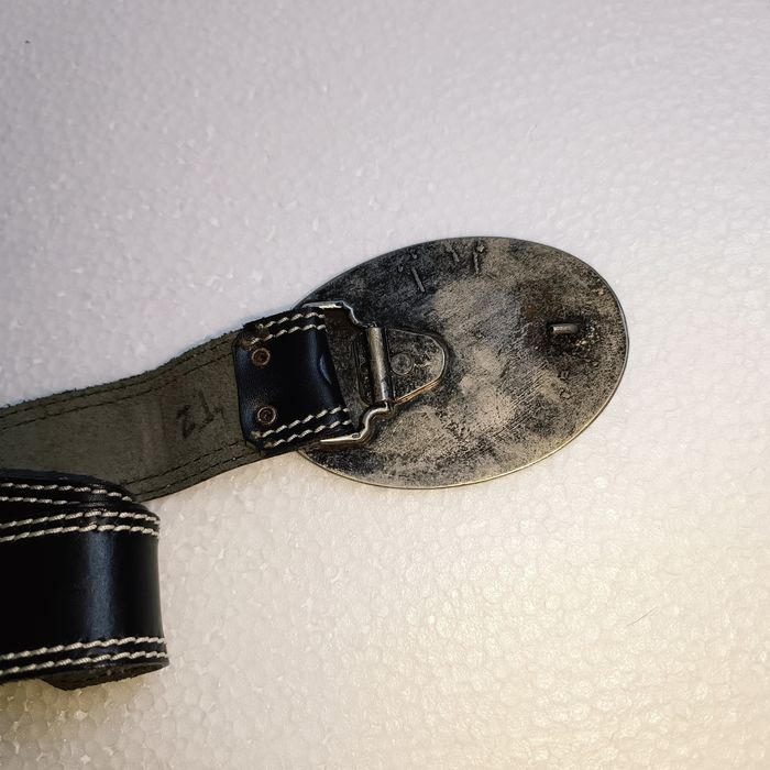 Cinto em Pele de qualidade Vintage Fivela Jesus Cristo Resina em Metal