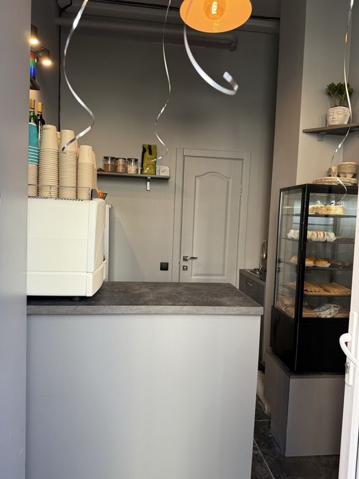 2 500$ / 107 500 грн. ТЕРМІНОВО, Кавʼярня, фасад, прохідне місце