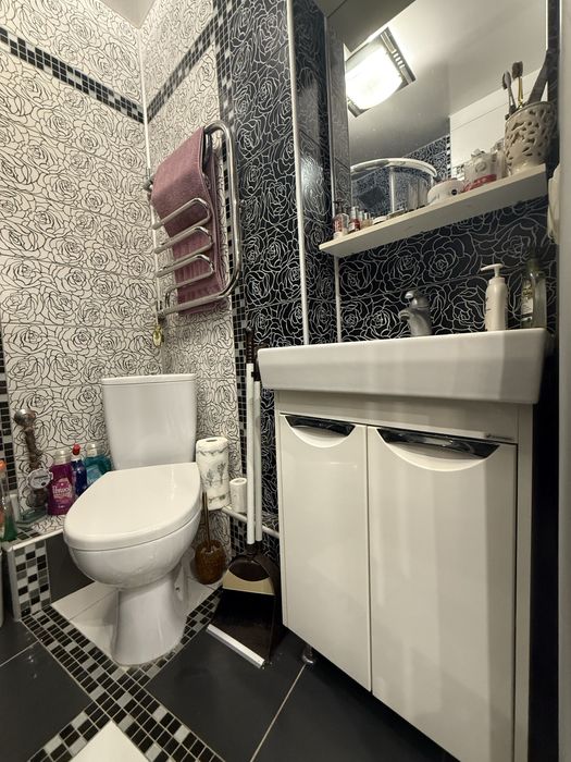 Продаю 2х к.кв. С автономным отоплением в Центре города.