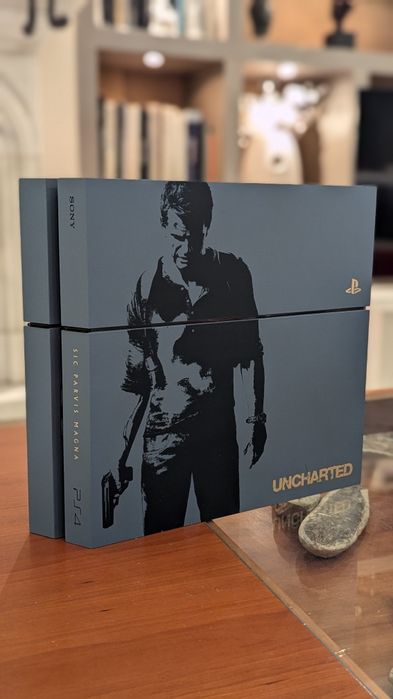 Playstation 4 Edição Limitada Uncharted 1TB c/ comando e 4 jogos