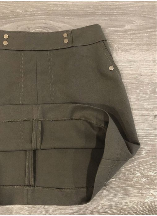 Коротка Юбка хакі h&m