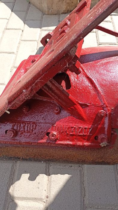 Продам запчасти на плуг б/у .