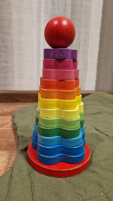 Пирамидка дерево, піраміра дерев'янна, квітка