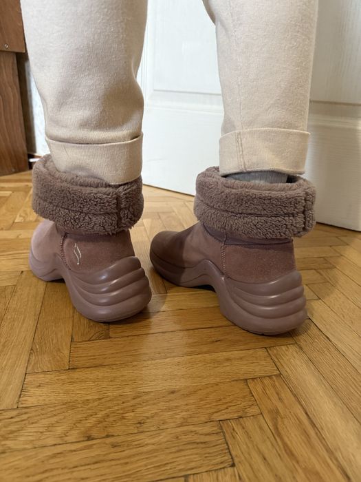 Розовые новые ботинки Skechers