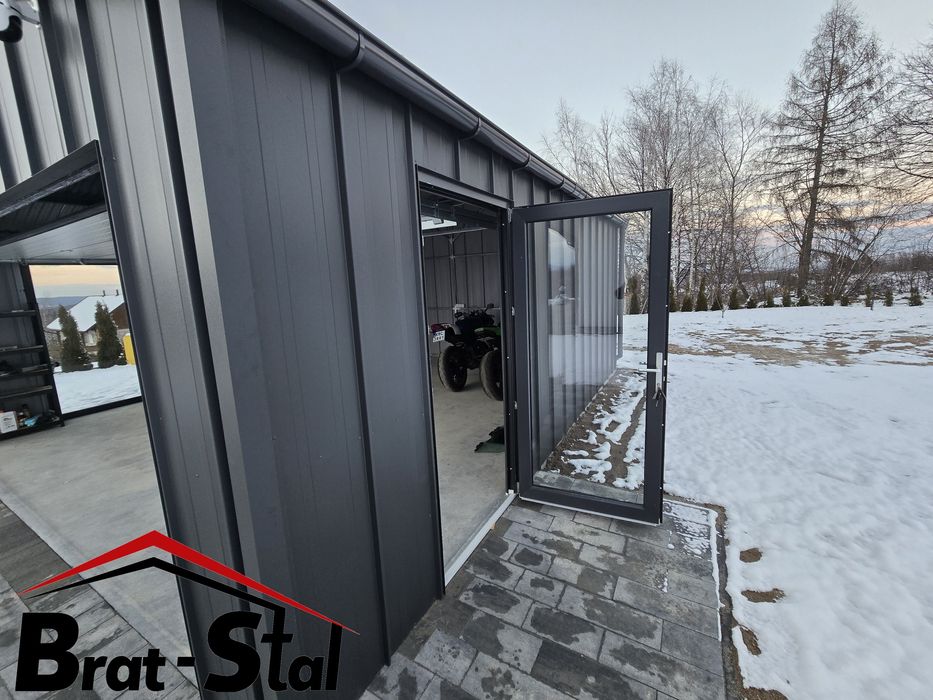 Garaż na rąbek. Garaż drewnopodobny. Garaz z bramą segmentową.