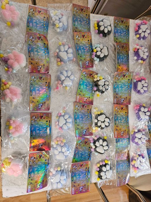 Таба лапка.
Антистресс лапка .
Сквиш таба лапка .
Антистресс лапка 
Ск