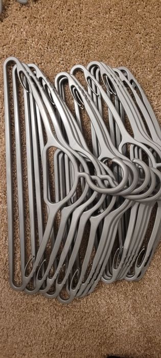 Wieszaki szare tworzywo