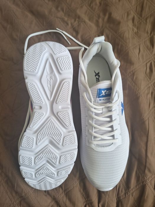 Продам кросівки Xtep