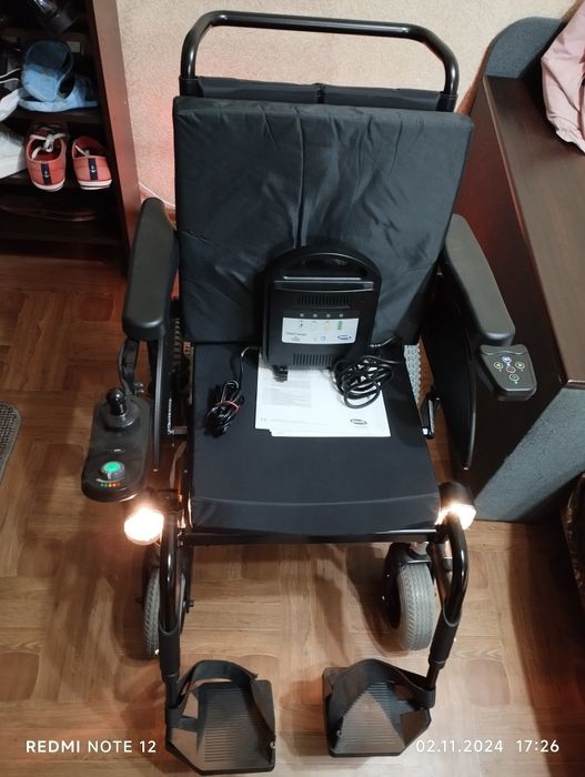 Нова  коляска для людей з проблемами руху,з електроприводом Stream Inv