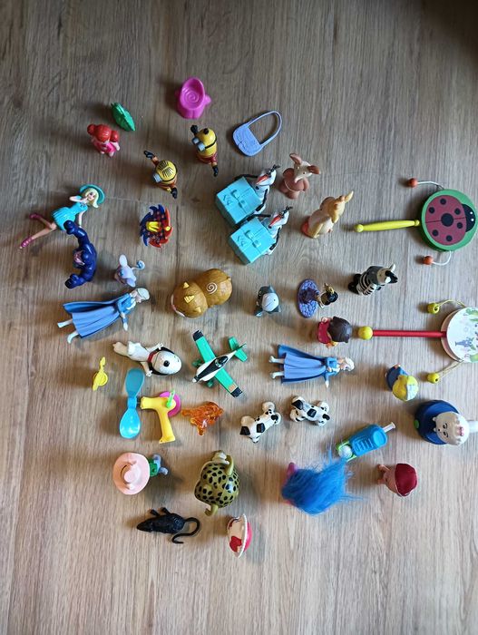 Vários brinquedos miniatura