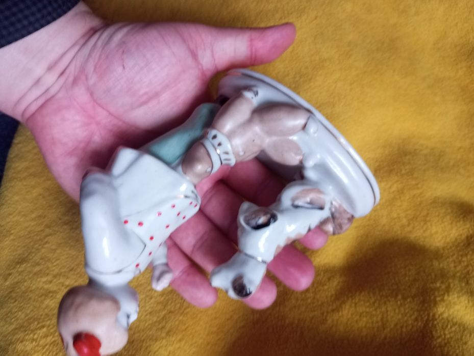 Статуэтка фарфоровая Ану-ка отними  девочка СССР