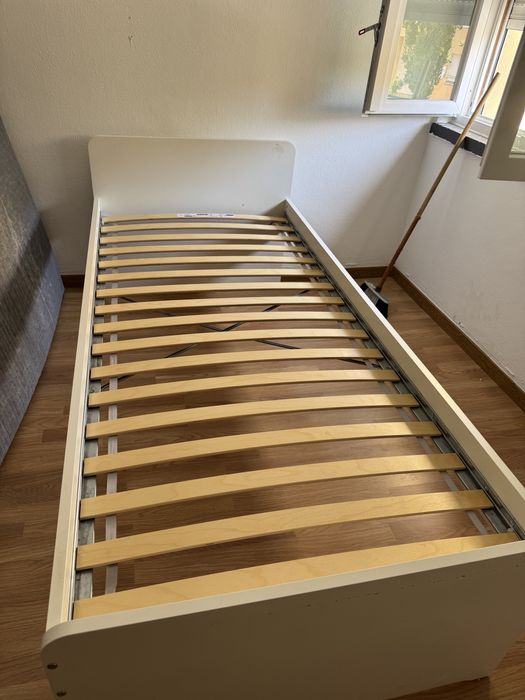 Cama slack ikea.  . Bom estdo