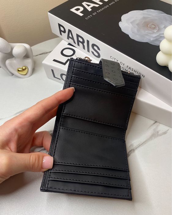 Жіночий темно-сірий гаманець Guess