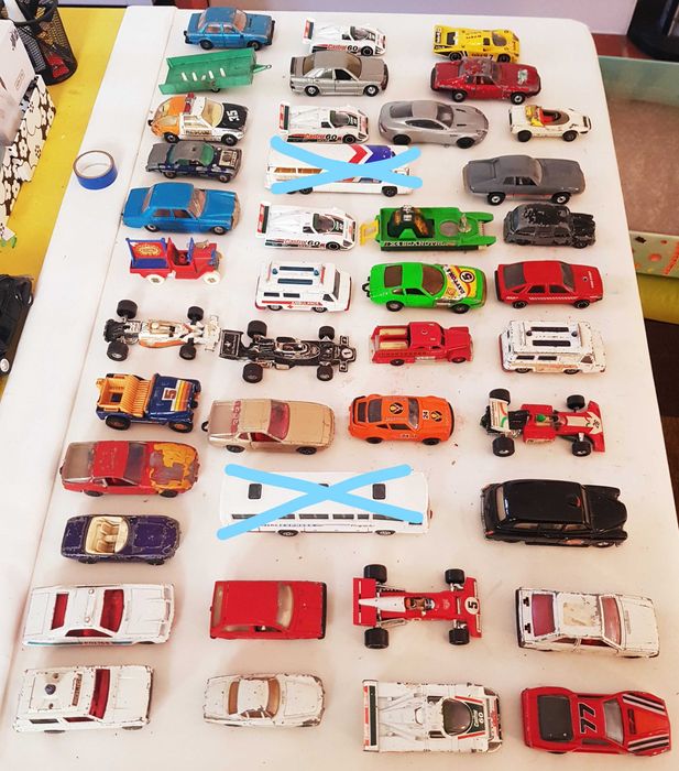 Carrinhos Corgi e coleção James Bond - escalas 1:43 e 1:32