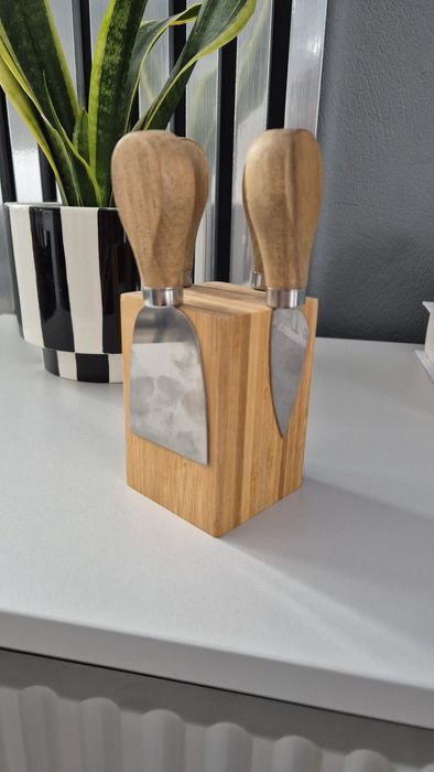 Zestaw do serwowania sera na stojaku