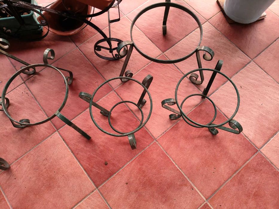 Suportes para vasos em ferro forjado