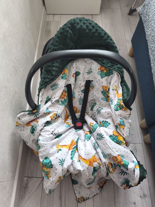 KocykKOCYK OTULACZ z KAPTUREM 2-str do fotelika i wózka