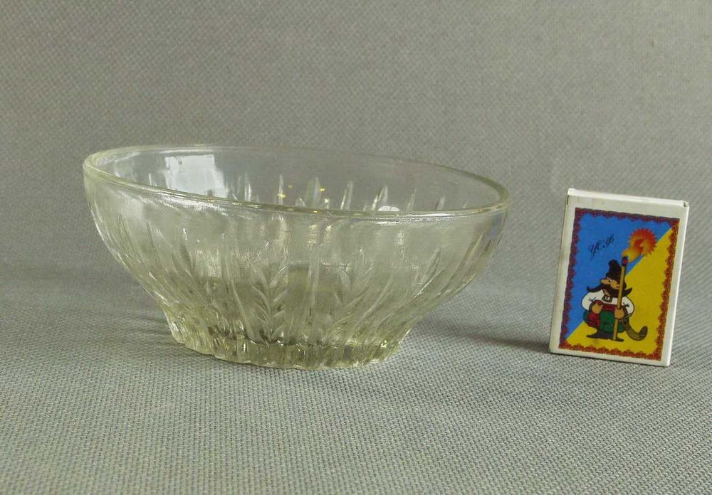 Прозоре скло старий посуд Вживане