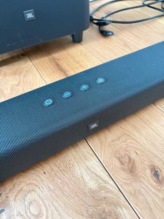 Soundbar JBL 5.1 Soundbar z bezprzewodowym subwooferem.
