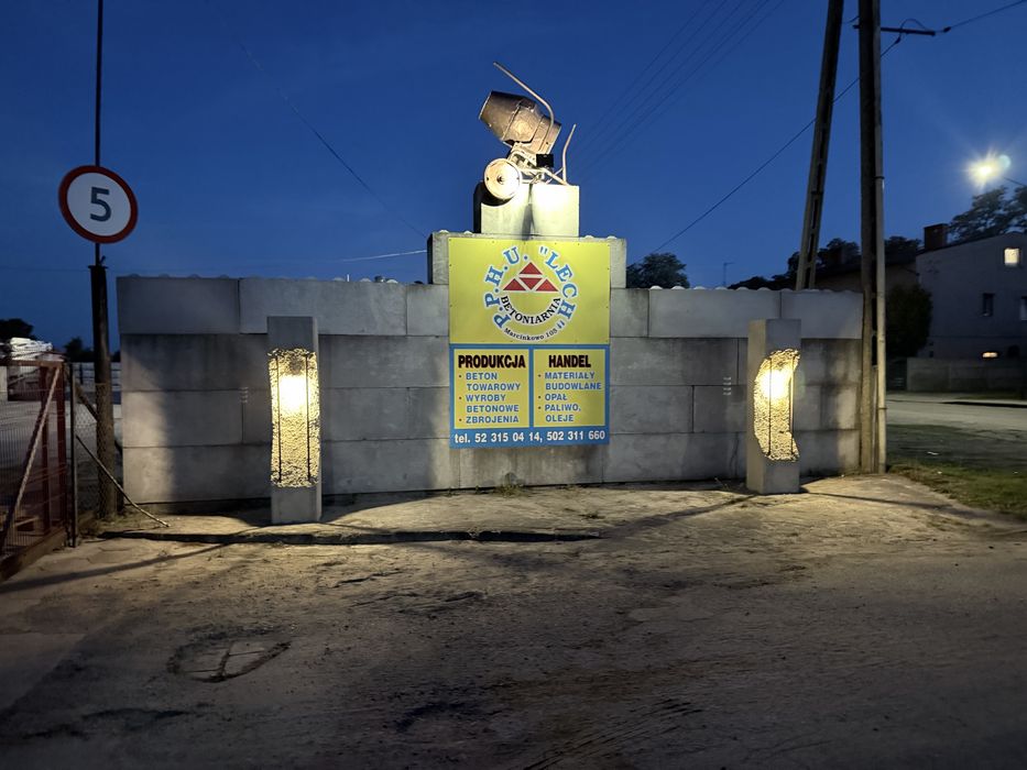 Lampa betonowa ozdobna