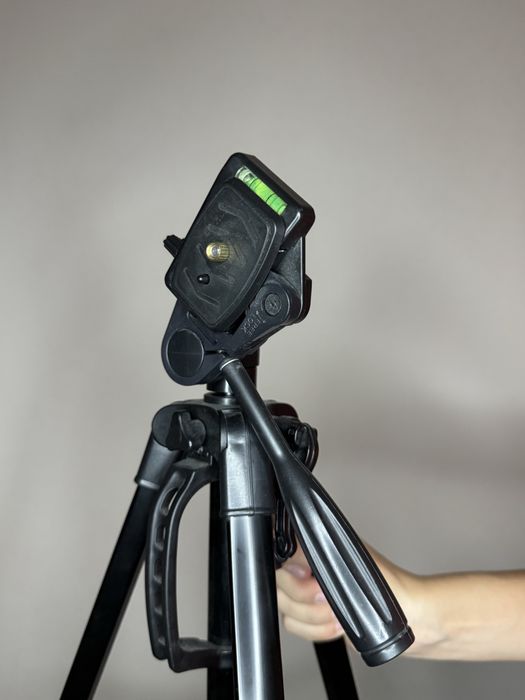 Штатив якісний, хороший стан