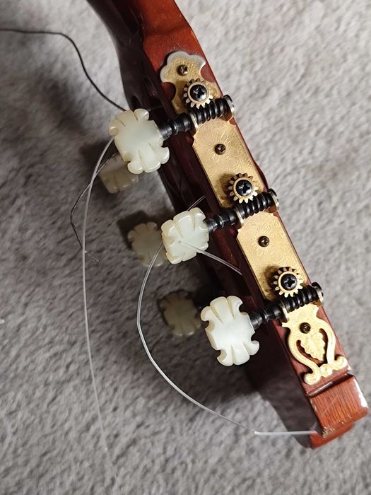 klasyczna gitara Yamaha G 235 made in Taiwan