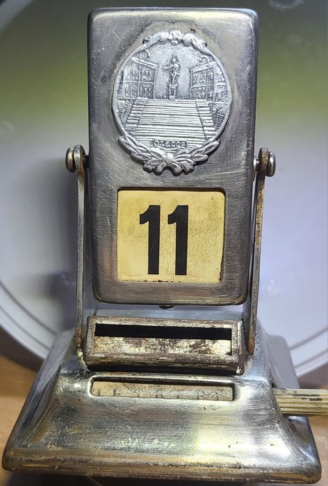 Календарь поворотный