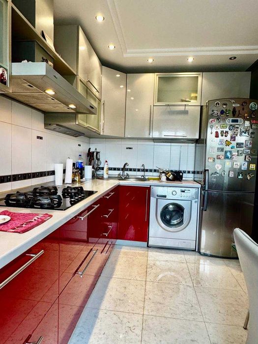 3-кімнатна квартира з ВЕЛИКОЮ кухнею! ! Класна локація! A11