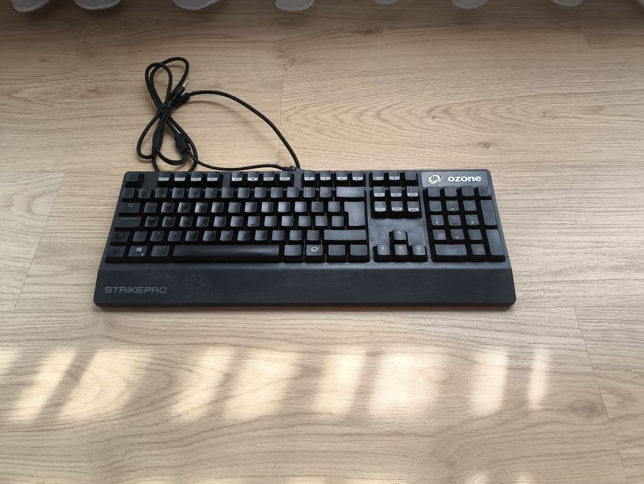 Teclado mecânico OZONE STRIKEPRO
