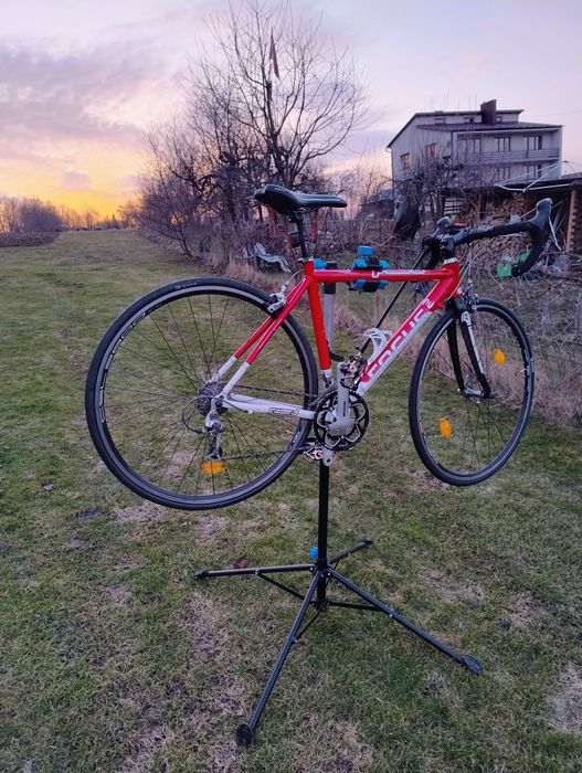 Rower szosowy Focus Variado – Tiagra 18 biegów – Karbon