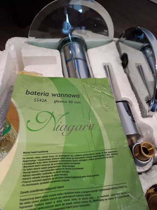 Zestaw baterii wannowej niagara.  Dzklana