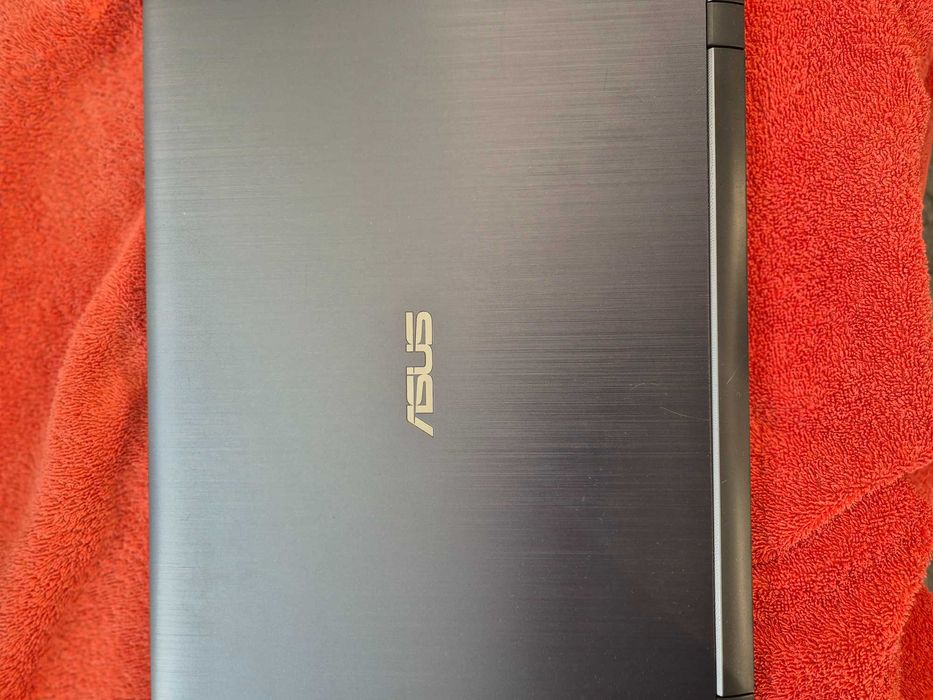 Asus F507 processador I3-7020u, muito bom estado