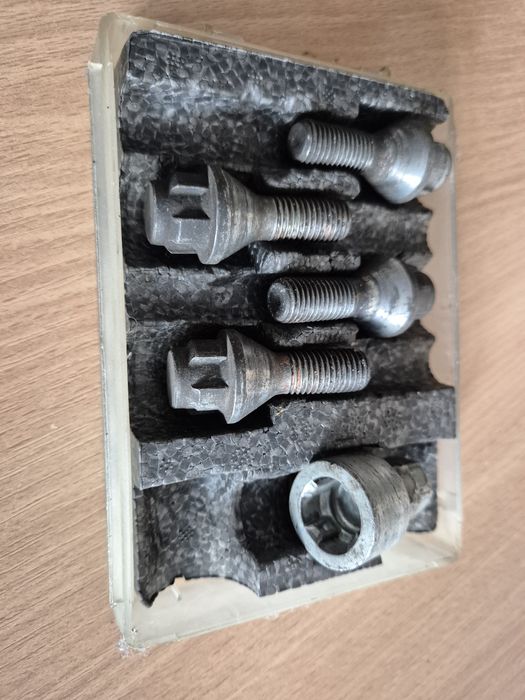 Śróby zabezpieczające do ķół