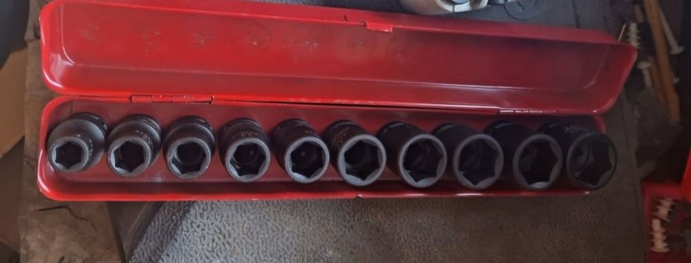 Набір ударних головок.