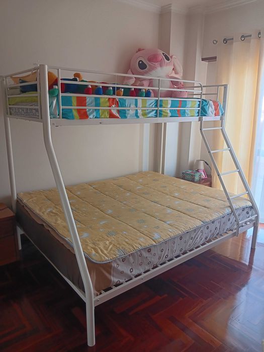 Cama beliche (semi-nova) com colchão solteiro novo