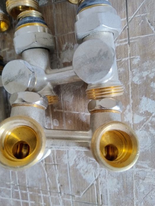 Вузол нижнього підключення радіатора DANFOSS , біноклі