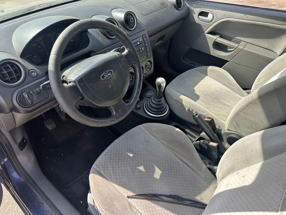 Ford Fiesta V 1.2i de 2003 para peças