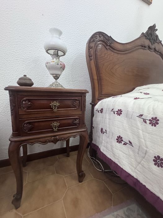 Dias Mesa de cabeceira  em madeira