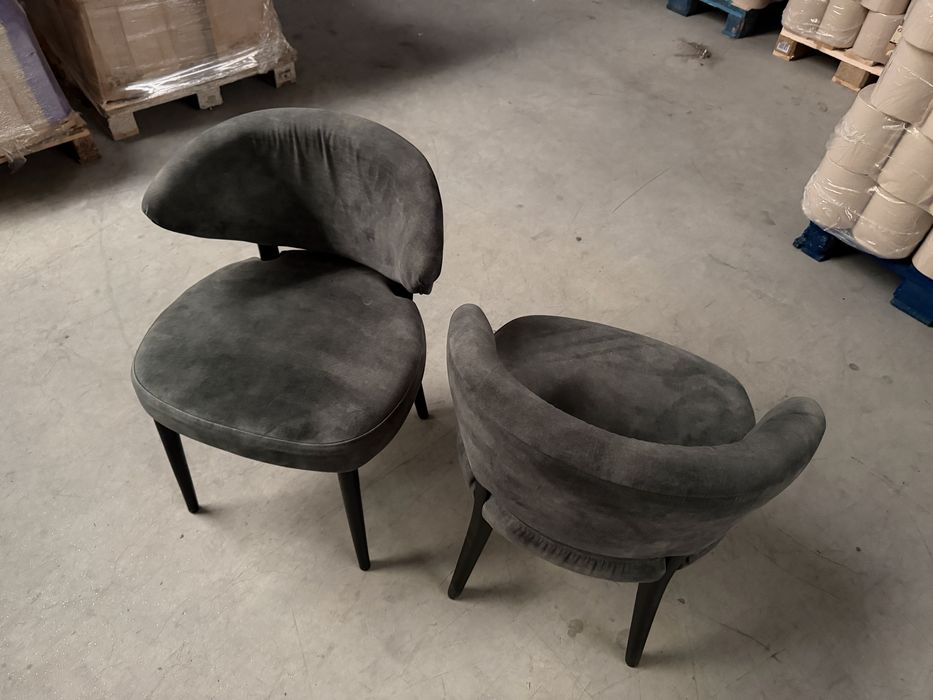 Cadeiras Estofadas em Veludo Cinzento – Design Moderno