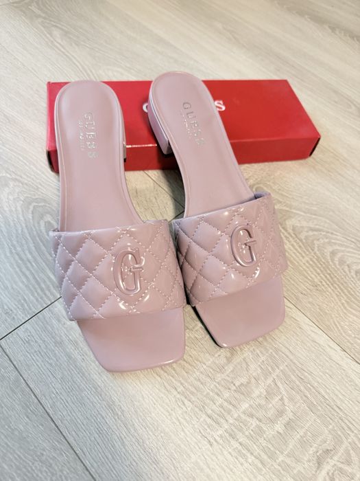 Лаковані шльопки Guess