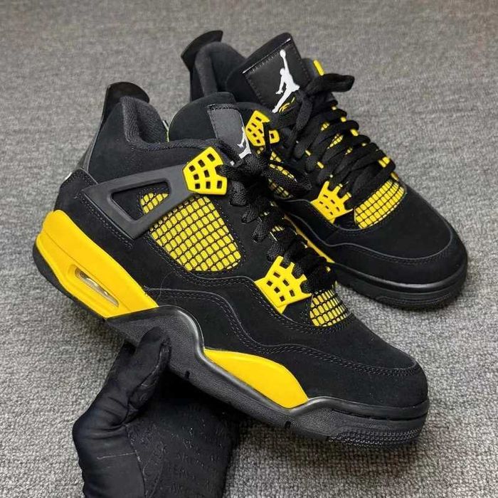 Jordan 4 Retro Thunder R.45