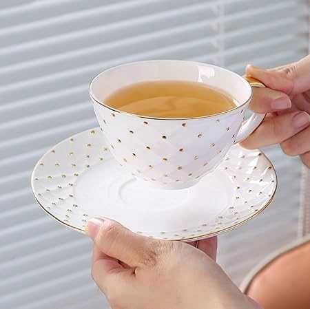 Conjunto de 2 Chávenas de Porcelana e 2 Colheres