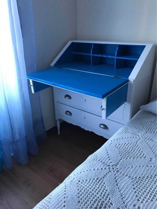 Cómoda e secretária