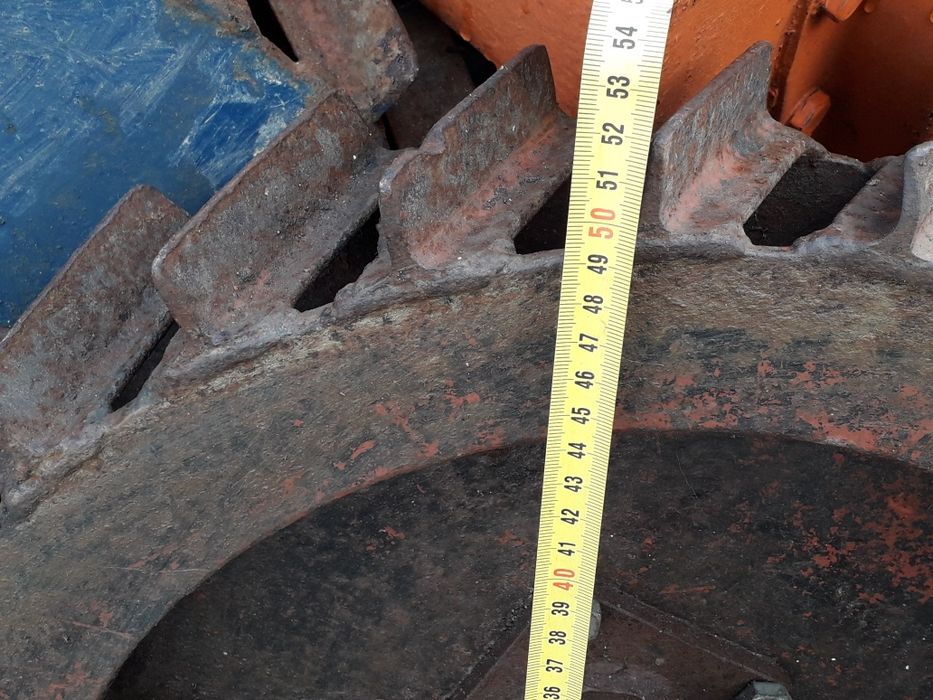 Rodas com pesos 30kg cada kubota e rodas em ferro com 50cm e 60cm para