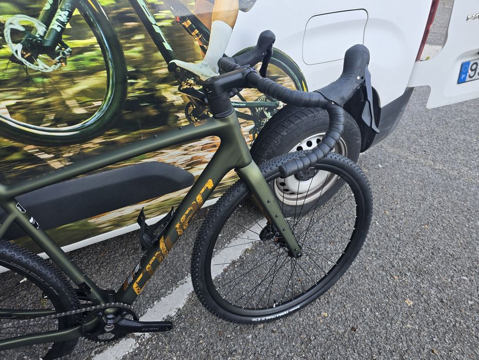 Bicicleta de carbono de gravel 12x1v nova