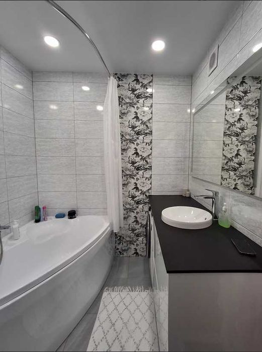 Продам Трикімнатну Квартиру , з Автономним Опаленням .Ремонт , техніка