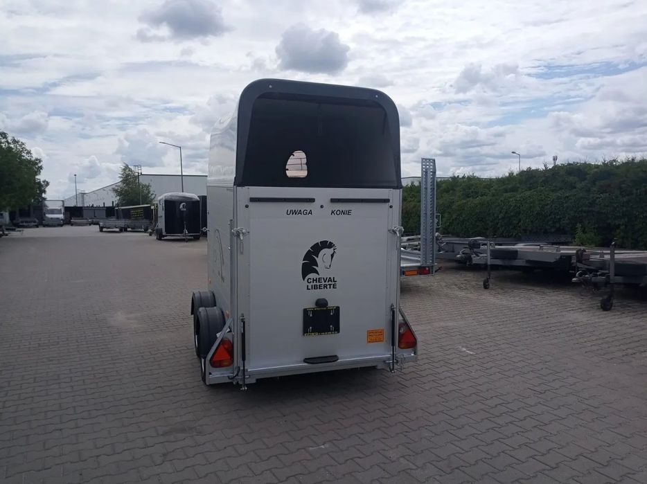 Debon Przyczepa do przewozu koni jednokonna GOLD ONE Przyczepa Aluminiowa  Przyczepa Gold One jednokonna Przyczepy Aluminiowe Cheval Liberte